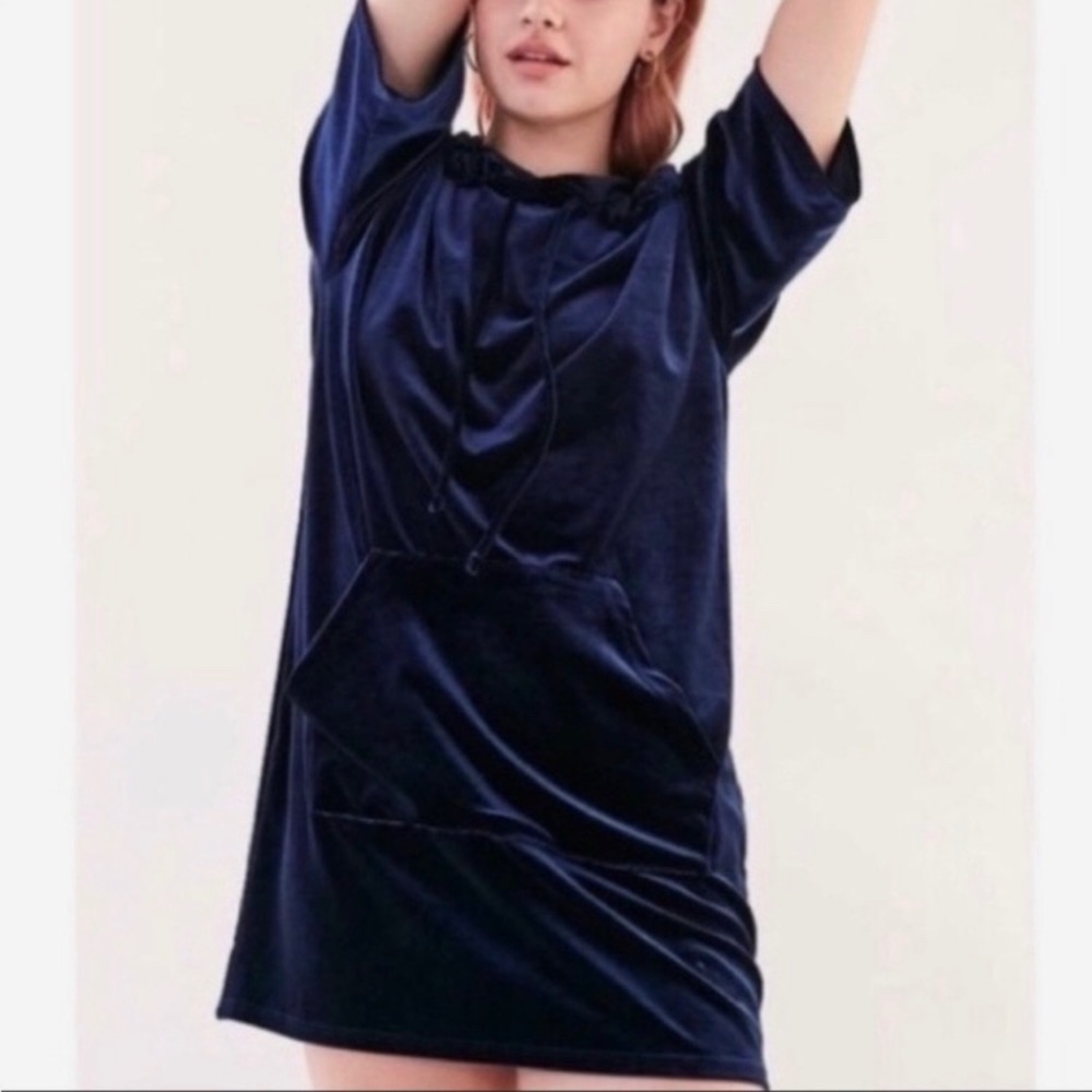 SILENCE +NOISE NAVY VELVET T SHIRT  HOODED DRESS